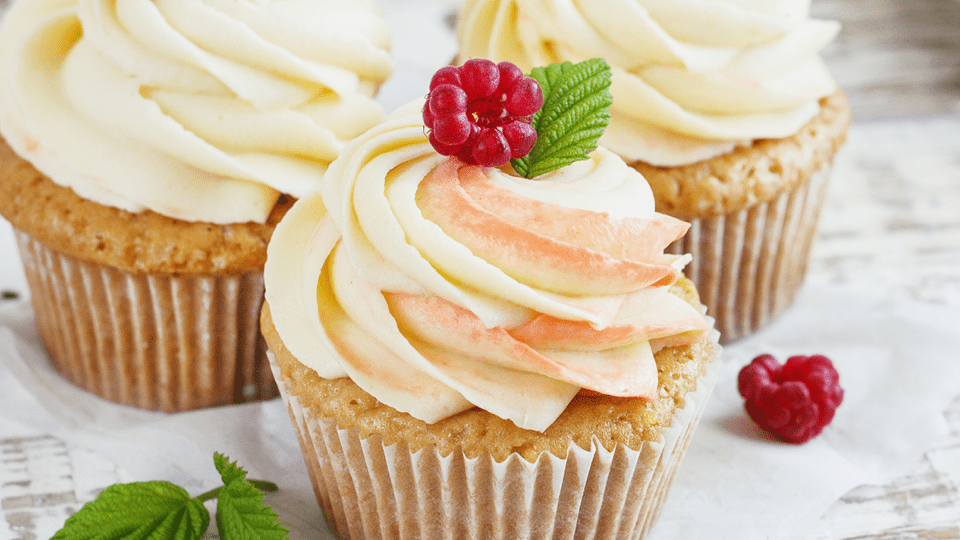White Chocolate and Raspberry Cupcakes